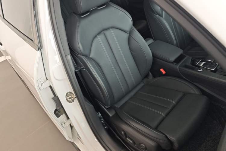 Used Audi A4L 2023 40 TFSI Luxury Dynamic Model Right Front Seat