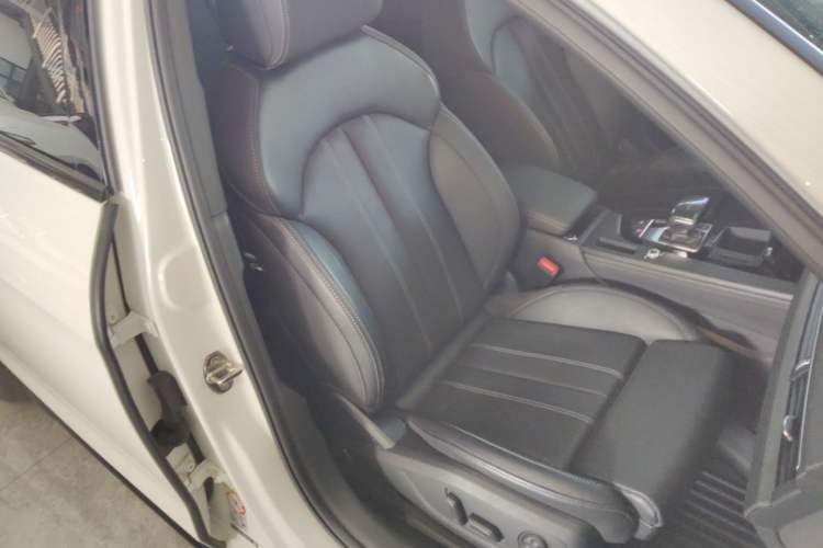 Used Audi A4L 2023 40 TFSI Luxury Dynamic Model Right Front Seat