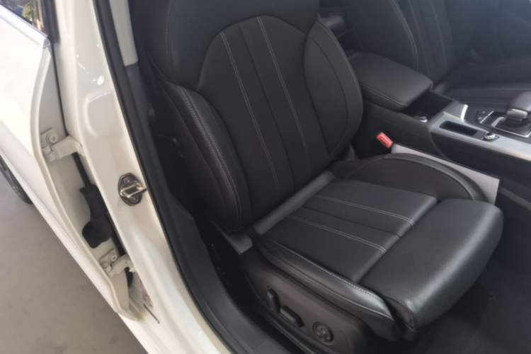 Used Audi A4L 2023 40 TFSI Luxury Dynamic Model Right Front Seat