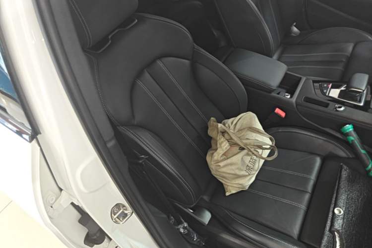 Used Audi A4L 2023 40 TFSI Luxury Dynamic Model Right Front Seat