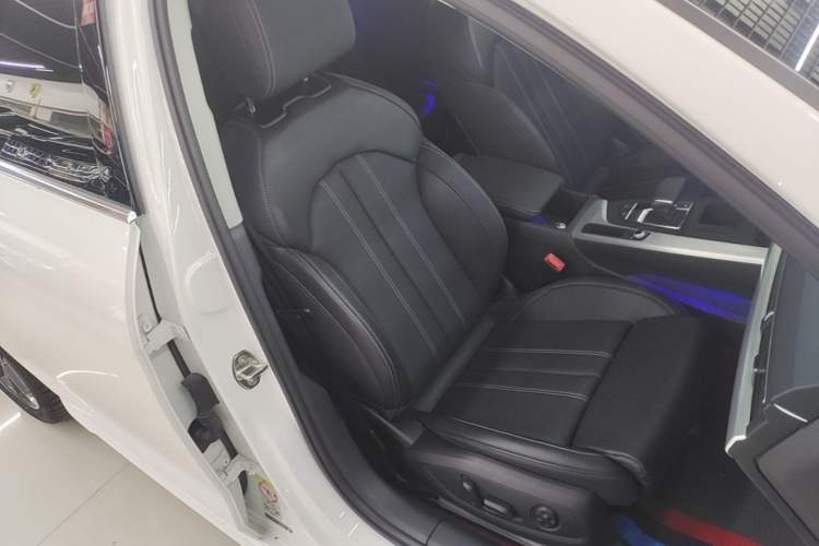 Used Audi A4L 2023 40 TFSI Fashion Dynamic Model Right Front Seat