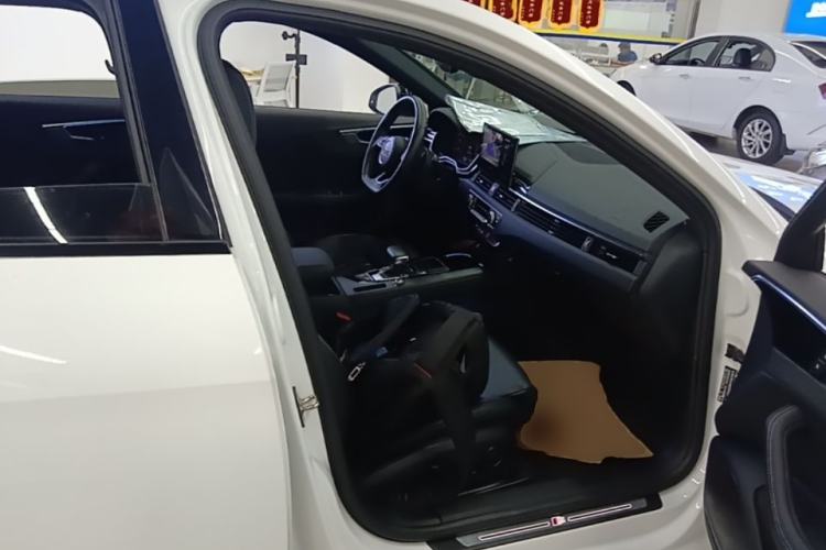 Used Audi A4L 2023 40 TFSI Luxury Dynamic Model Right Front Seat