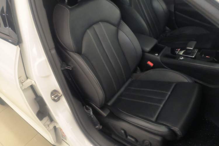 Used Audi A4L 2023 40 TFSI Luxury Dynamic Model Right Front Seat
