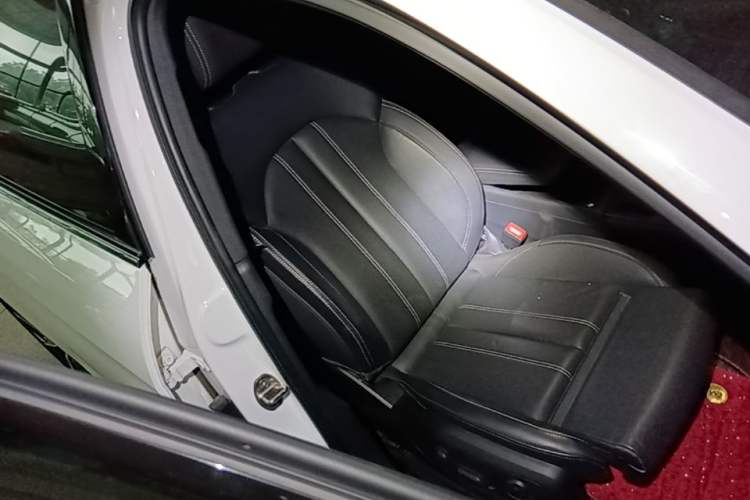 Used Audi A4L 2023 40 TFSI Luxury Dynamic Model Right Front Seat