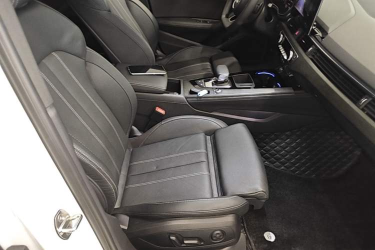 Used Audi A4L 2023 40 TFSI Luxury Dynamic Model Right Front Seat