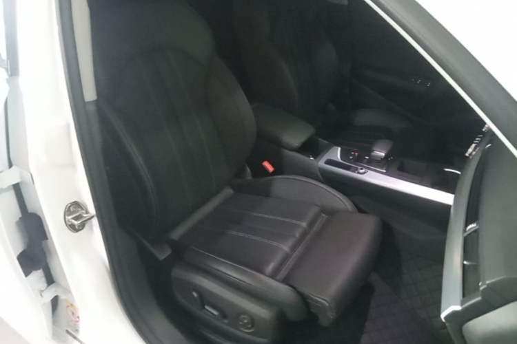 Used Audi A4L 2023 40 TFSI Fashion Dynamic Model Right Front Seat