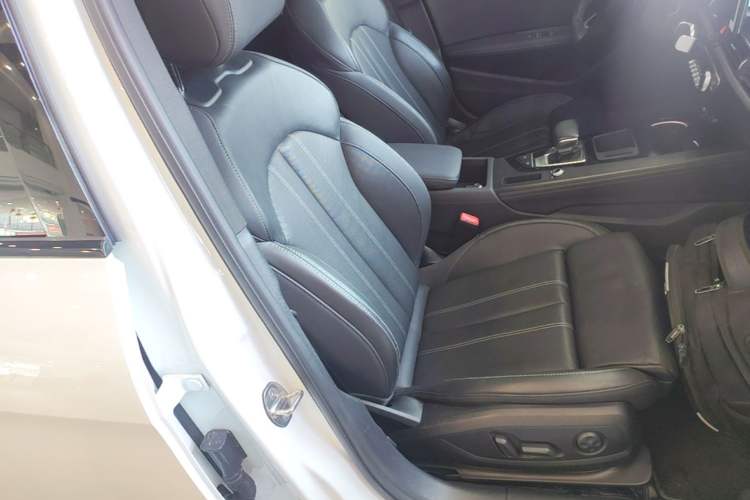 Used Audi A4L 2023 40 TFSI Luxury Dynamic Model Right Front Seat
