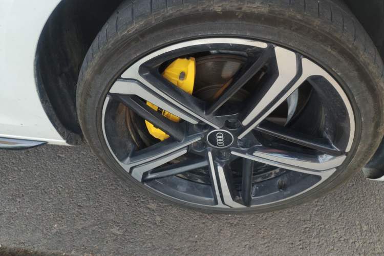 Used Audi A4L 2023 40 TFSI Luxury Dynamic Model Right Front Wheel Hub