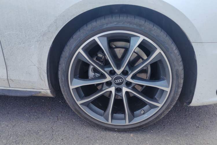 Used Audi A4L 2023 40 TFSI quattro Luxury Dynamic Edition Right Front Wheel Hub
