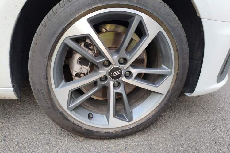 Used Audi A4L 2023 40 TFSI Fashion Dynamic Model Right Front Wheel Hub