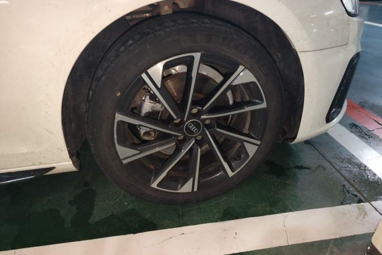Used Audi A4L 2023 40 TFSI Luxury Dynamic Model Right Front Wheel Hub