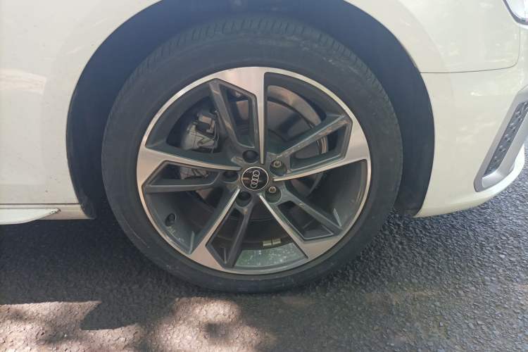 Used Audi A4L 2023 40 TFSI Fashion Dynamic Model Right Front Wheel Hub