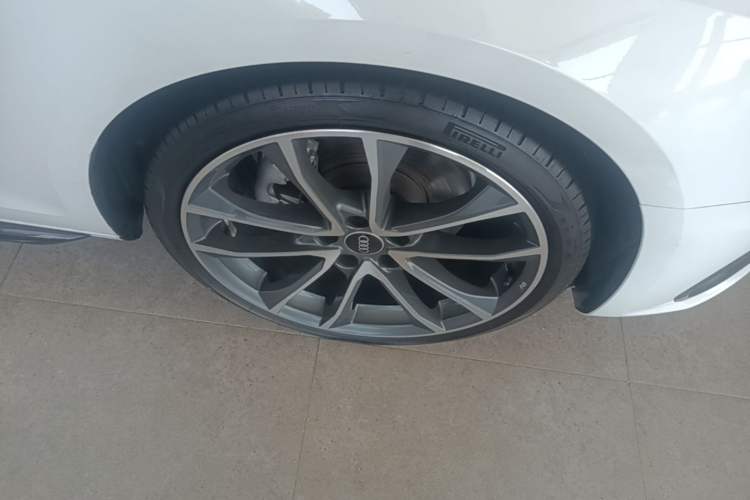 Used Audi A4L 2023 40 TFSI quattro Luxury Dynamic Edition Right Front Wheel Hub