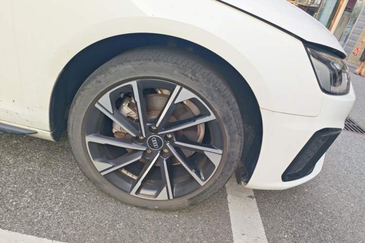 Used Audi A4L 2023 40 TFSI Luxury Dynamic Model Right Front Wheel Hub
