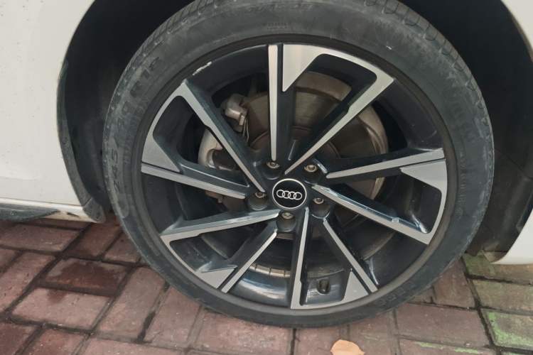 Used Audi A4L 2023 40 TFSI Luxury Dynamic Model Right Front Wheel Hub