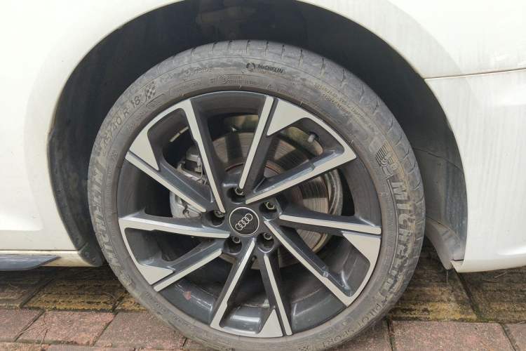 Used Audi A4L 2023 40 TFSI Luxury Dynamic Model Right Front Wheel Hub