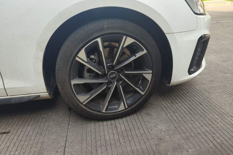 Used Audi A4L 2023 40 TFSI Luxury Dynamic Model Right Front Wheel Hub
