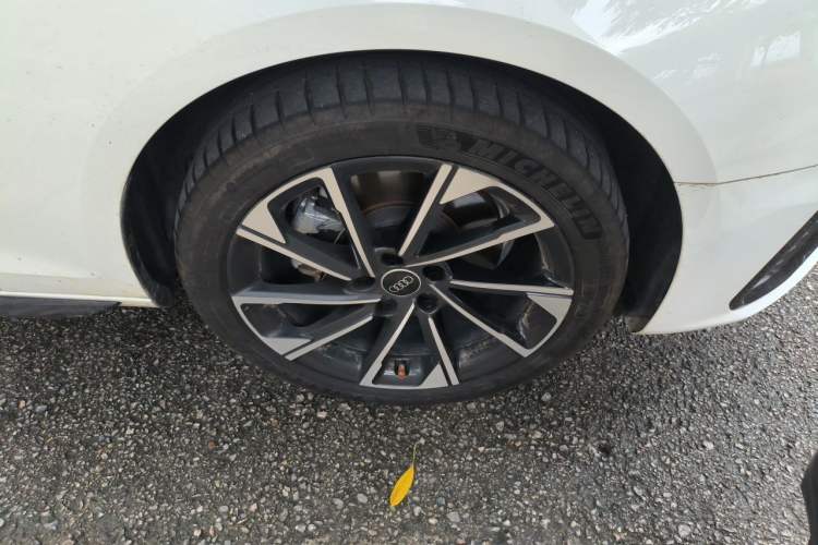 Used Audi A4L 2023 40 TFSI Luxury Dynamic Model Right Front Wheel Hub