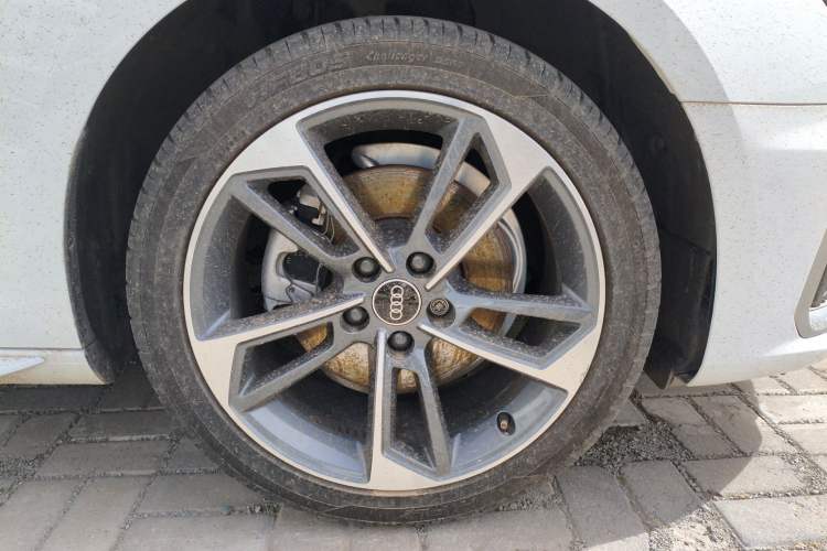 Used Audi A4L 2023 40 TFSI Fashion Dynamic Model Right Front Wheel Hub