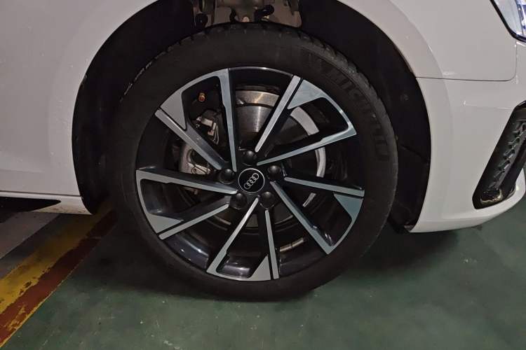 Used Audi A4L 2023 40 TFSI Luxury Dynamic Model Right Front Wheel Hub