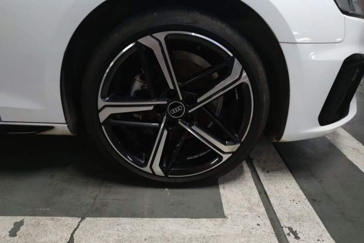 Used Audi A4L 2023 40 TFSI Luxury Dynamic Model Right Front Wheel Hub