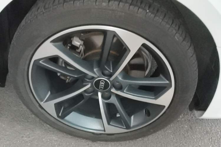 Used Audi A4L 2023 40 TFSI Fashion Dynamic Model Right Front Wheel Hub