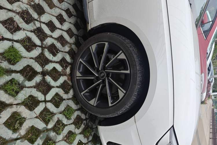 Used Audi A4L 2023 40 TFSI Luxury Dynamic Model Right Front Wheel Hub