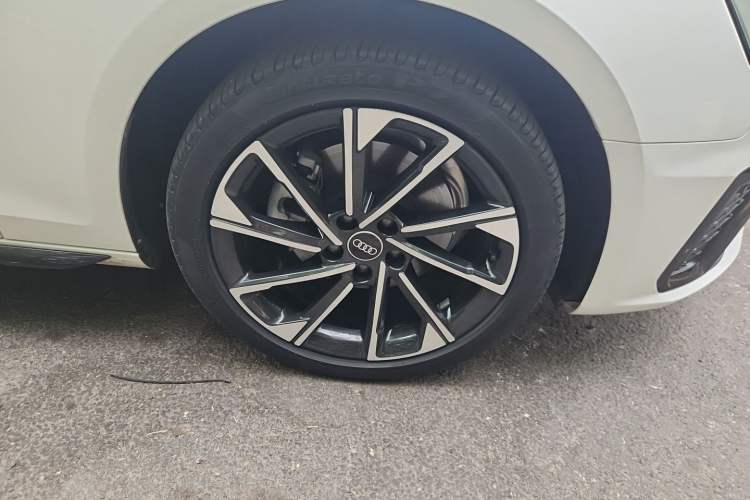 Used Audi A4L 2023 40 TFSI Luxury Dynamic Model Right Front Wheel Hub