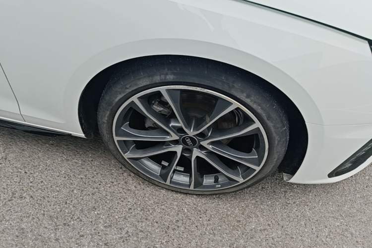 Used Audi A4L 2023 40 TFSI quattro Luxury Dynamic Edition Right Front Wheel Hub