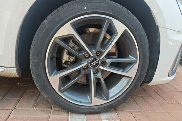 Used Audi A4L 2023 40 TFSI Fashion Dynamic Model Right Front Wheel Hub