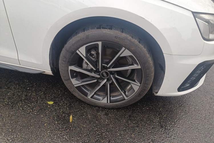 Used Audi A4L 2023 40 TFSI Luxury Dynamic Model Right Front Wheel Hub