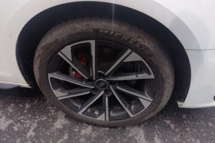 Used Audi A4L 2023 40 TFSI Luxury Dynamic Model Right Front Wheel Hub