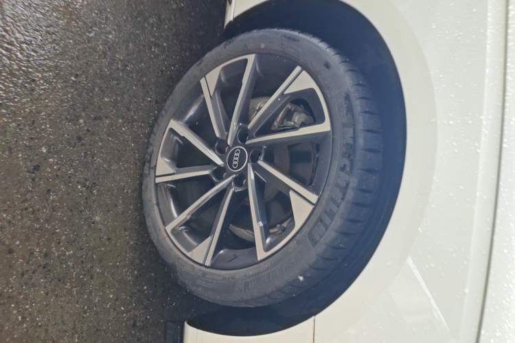 Used Audi A4L 2023 40 TFSI Luxury Dynamic Model Right Front Wheel Hub