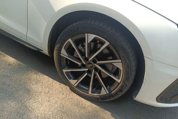 Used Audi A4L 2023 40 TFSI Luxury Dynamic Model Right Front Wheel Hub