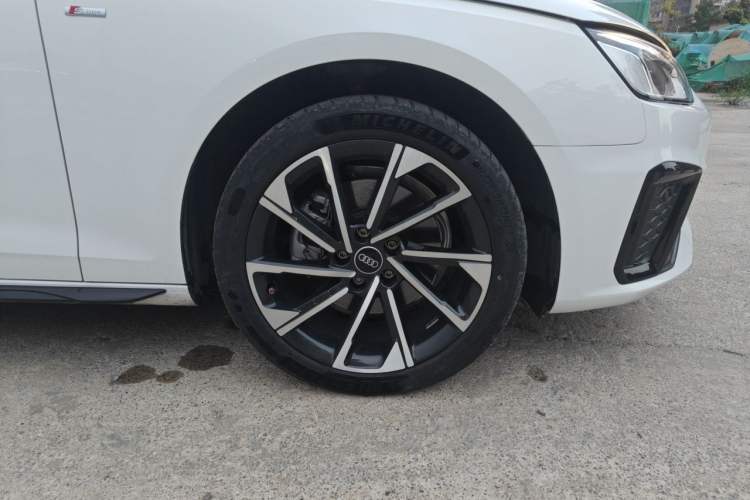 Used Audi A4L 2023 40 TFSI Luxury Dynamic Model Right Front Wheel Hub