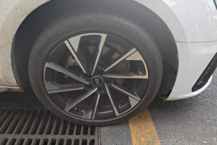 Used Audi A4L 2023 40 TFSI Luxury Dynamic Model Right Front Wheel Hub