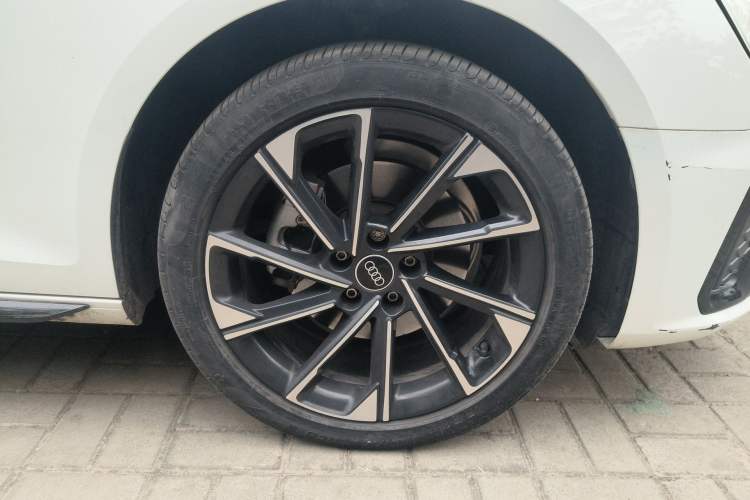 Used Audi A4L 2023 40 TFSI Luxury Dynamic Model Right Front Wheel Hub