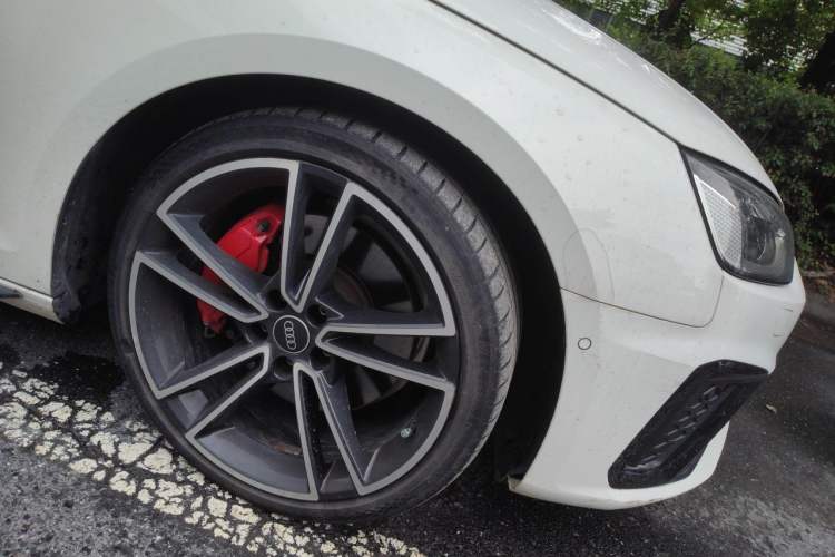 Used Audi A4L 2023 45 TFSI quattro Prestige Dynamic Edition Right Front Wheel Hub