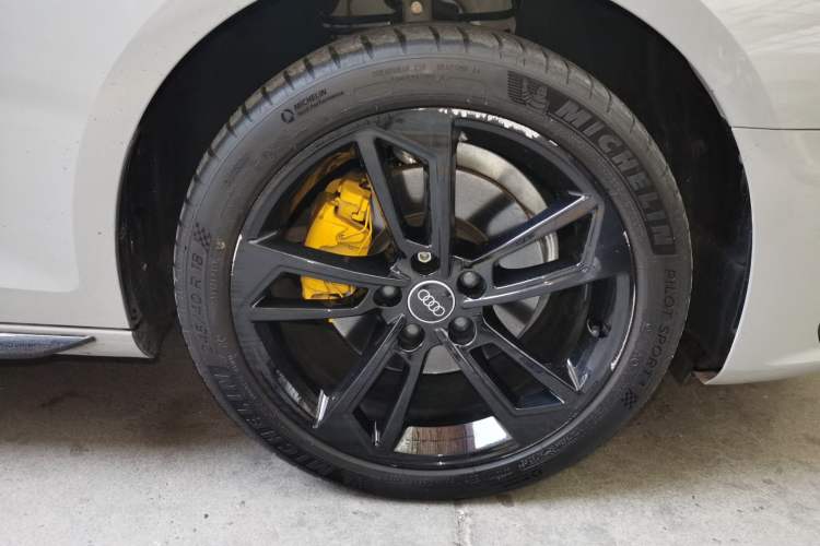 Used Audi A4L 2023 40 TFSI Fashion Dynamic Model Right Front Wheel Hub