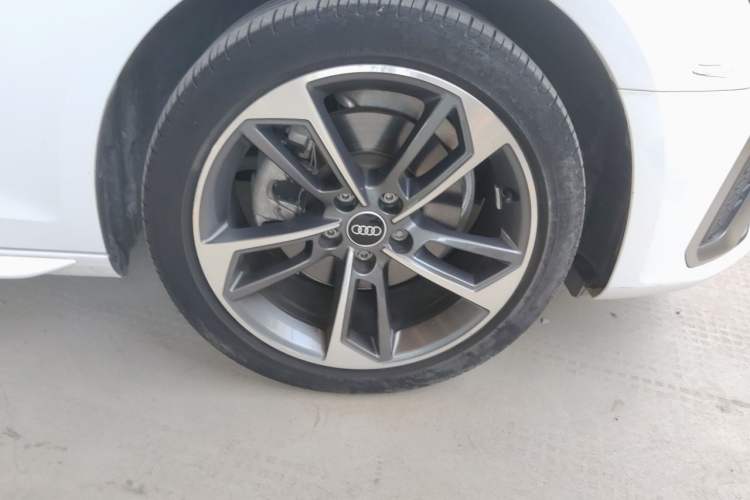 Used Audi A4L 2023 40 TFSI Fashion Dynamic Model Right Front Wheel Hub