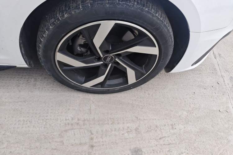Used Audi A4L 2023 40 TFSI Bang & Olufsen Starry Night Edition Right Front Wheel Hub