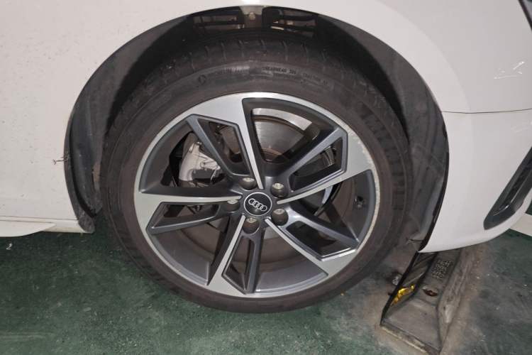 Used Audi A4L 2023 40 TFSI Fashion Dynamic Model Right Front Wheel Hub
