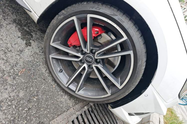 Used Audi A4L 2023 45 TFSI quattro Prestige Dynamic Edition Right Front Wheel Hub