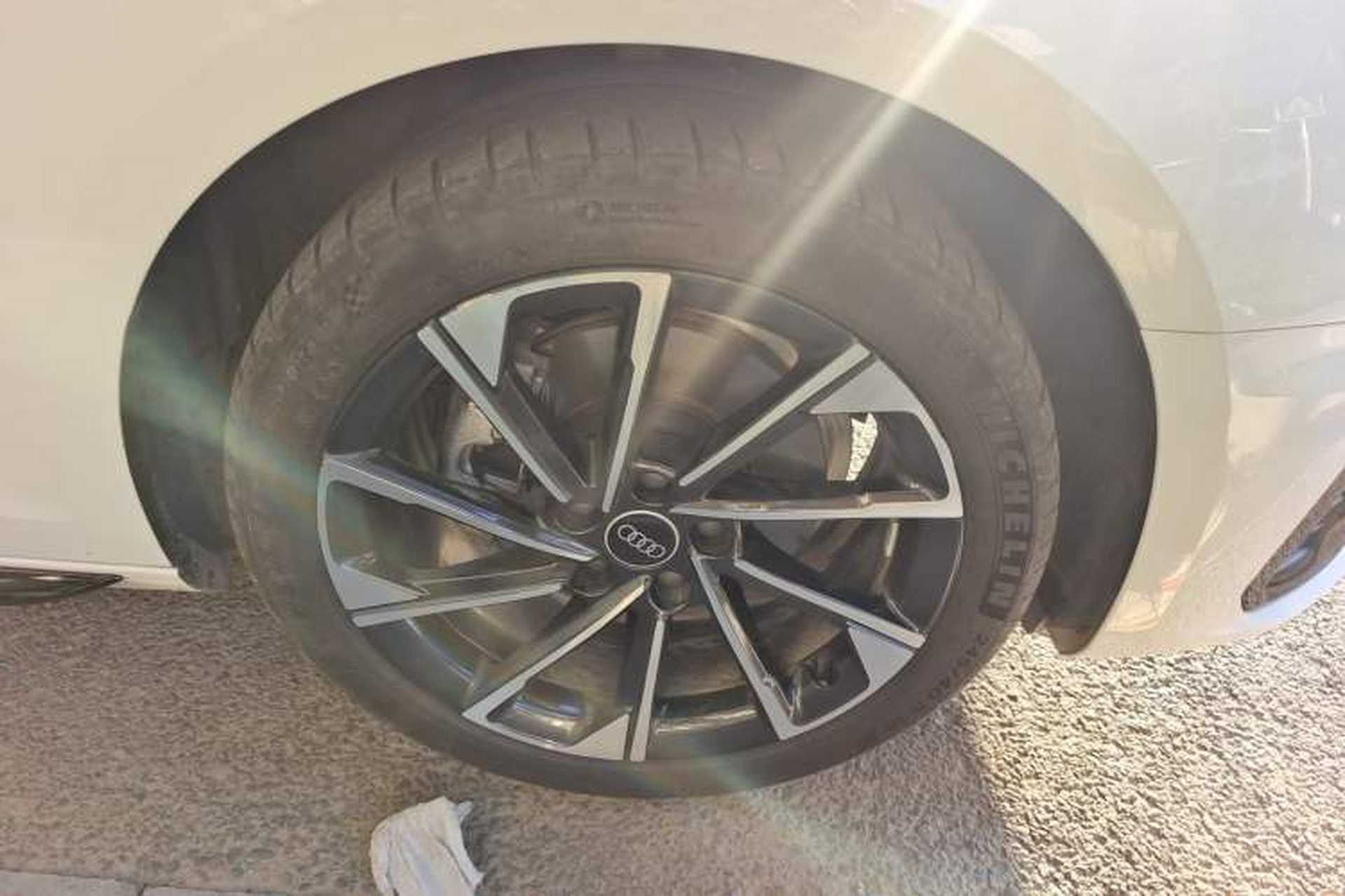 Used Audi A4L 2023 40 TFSI Luxury Dynamic Model Right Front Wheel Hub