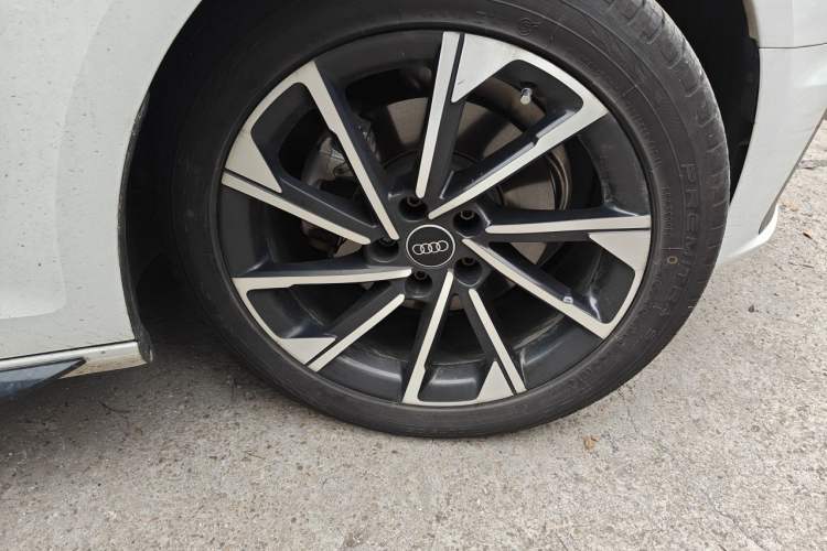 Used Audi A4L 2023 40 TFSI Luxury Dynamic Model Right Front Wheel Hub
