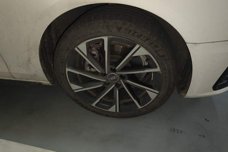 Used Audi A4L 2023 40 TFSI Luxury Dynamic Model Right Front Wheel Hub