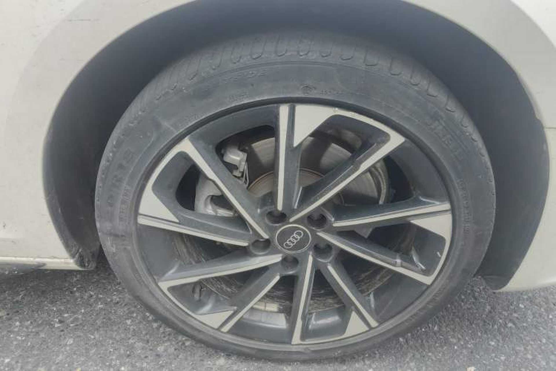 Used Audi A4L 2023 40 TFSI Luxury Dynamic Model Right Front Wheel Hub