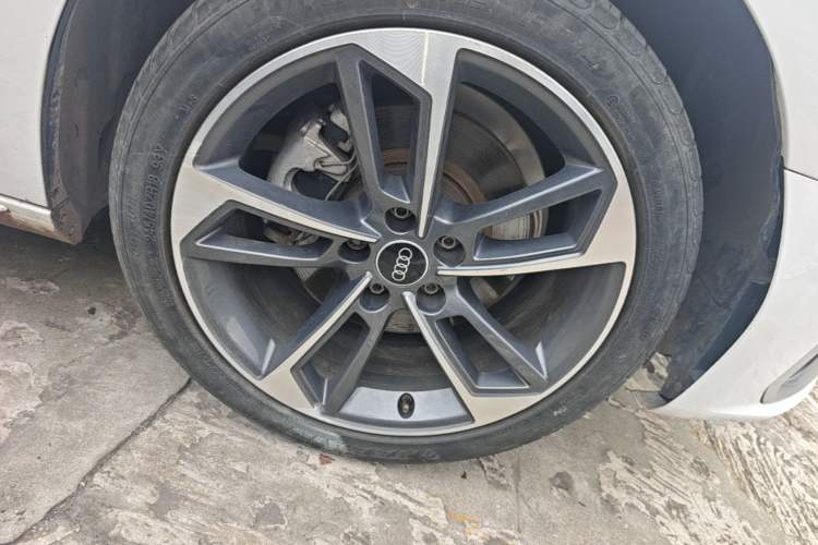 Used Audi A4L 2023 40 TFSI Fashion Dynamic Model Right Front Wheel Hub
