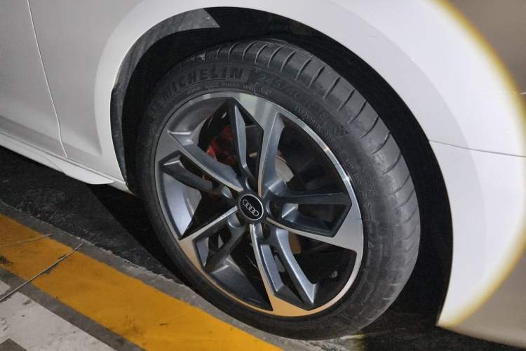 Used Audi A4L 2023 40 TFSI Fashion Dynamic Model Right Front Wheel Hub