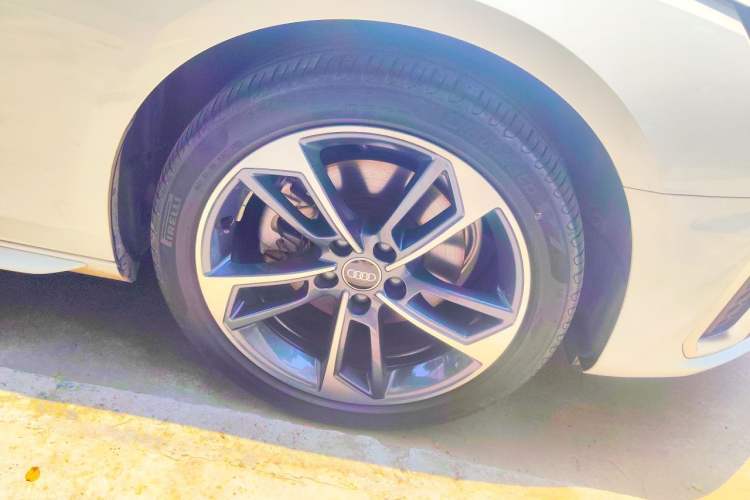Used Audi A4L 2023 40 TFSI Fashion Dynamic Model Right Front Wheel Hub